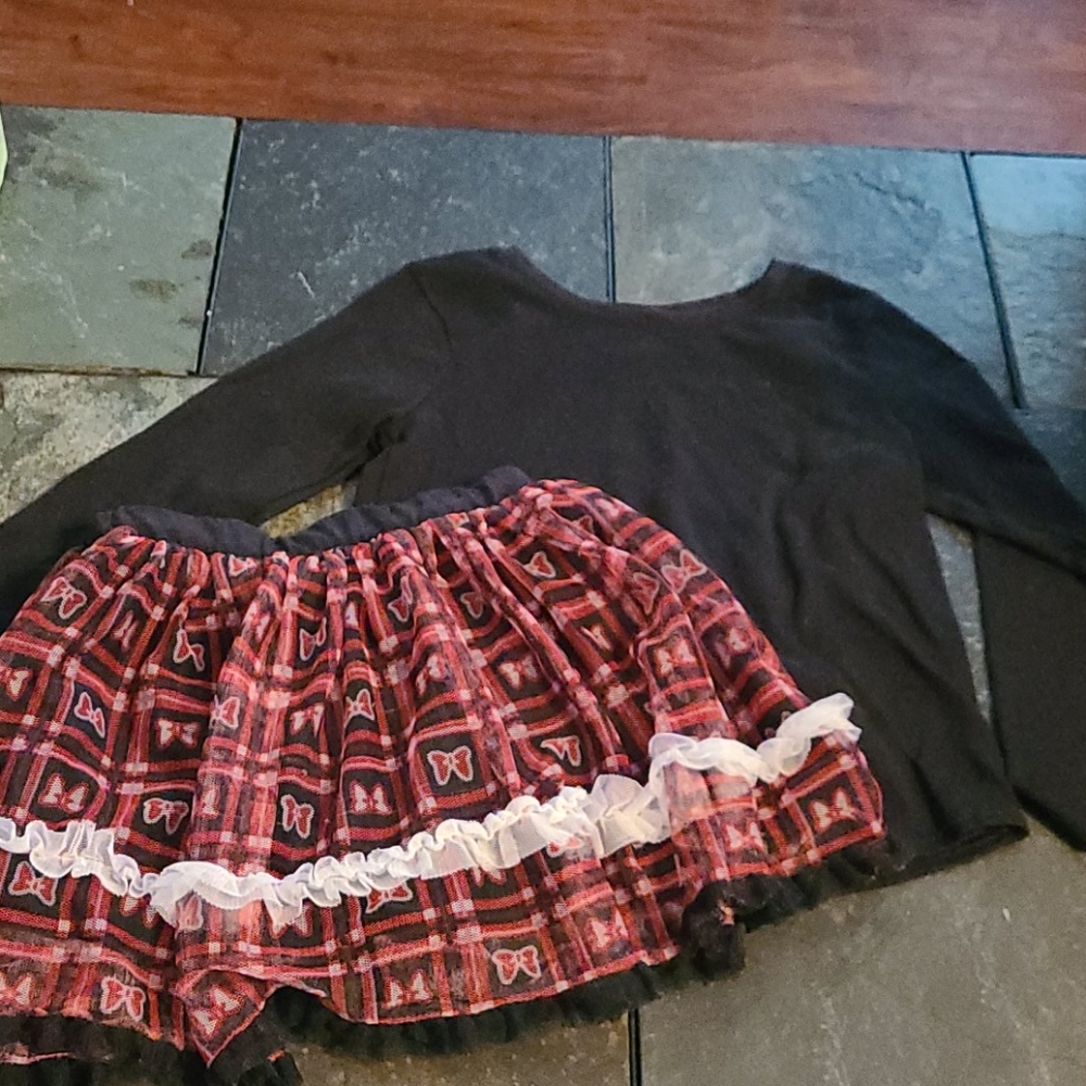 ❤️ Disney 3 layer skirt/skort & top 3T